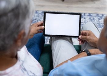 Goiás oferece 600 vagas em curso gratuito de inclusão digital para idosos