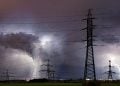 Mortes por choque elétrico reforçam alerta em dias de chuva