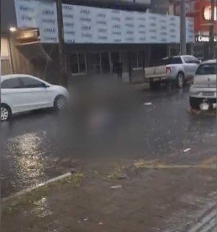 Adolescente morre após levar choque durante chuva em Goiânia