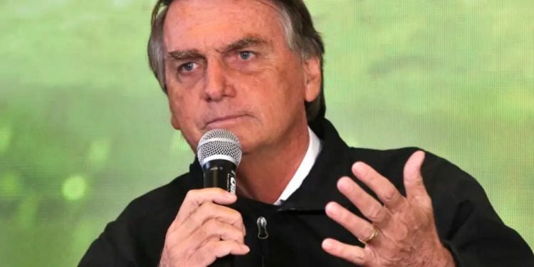 Ex-presidente Bolsonaro é condenado a mais de 27 anos de prisão; veja penas de aliados