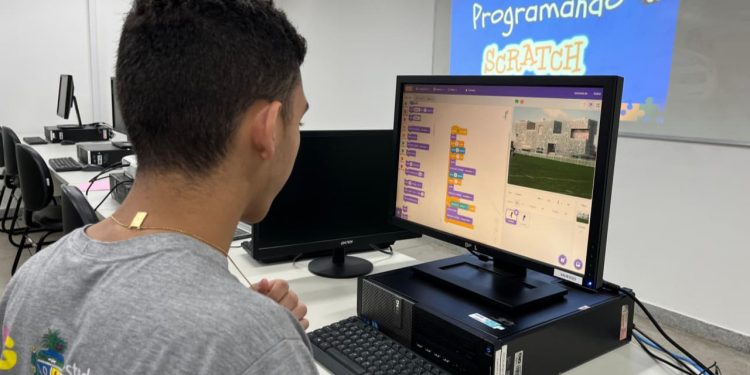 Goiás abre mais de 800 vagas para curso gratuito de introdução à robótica