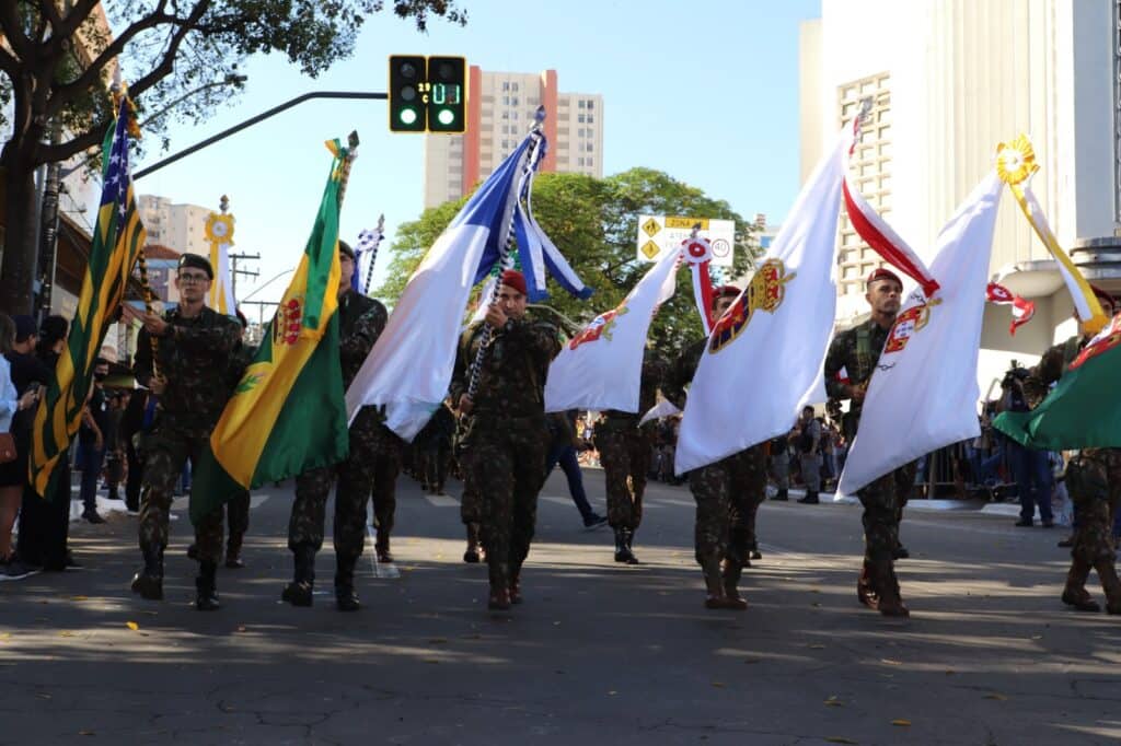 Desfile Cívico Militar no dia 7 de setembro