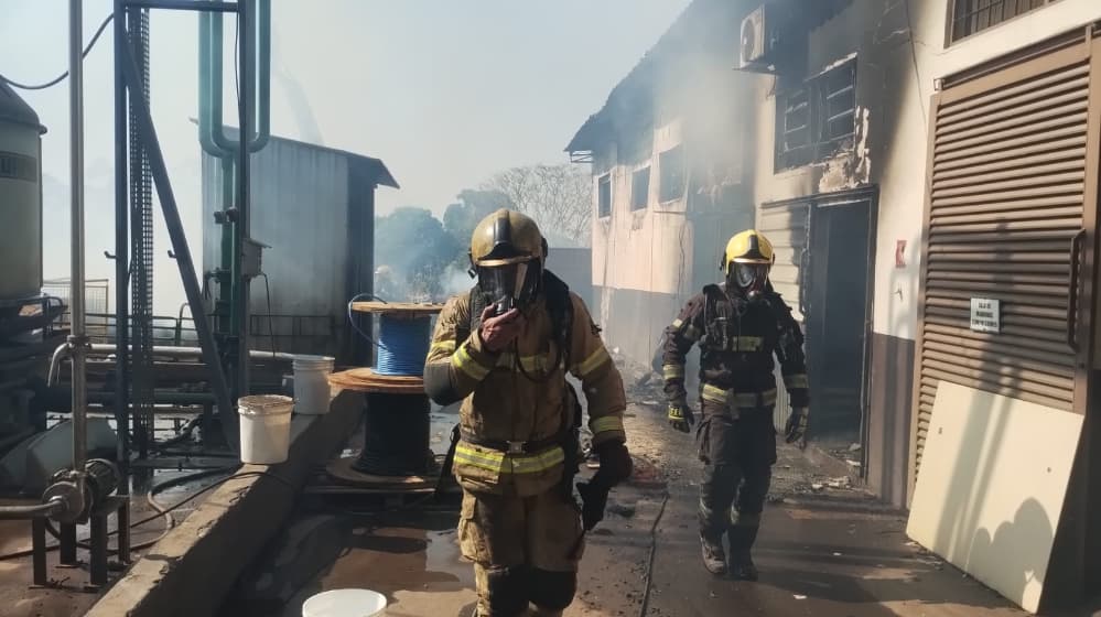 incêndio depósito de produtos químicos 