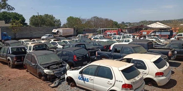 Governo de Goiás abre leilão de 185 veículos inservíveis; veja como participar