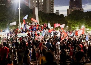 Manifestantes protestam em Goiânia contra PEC da Blindagem e Projeto da Anistia