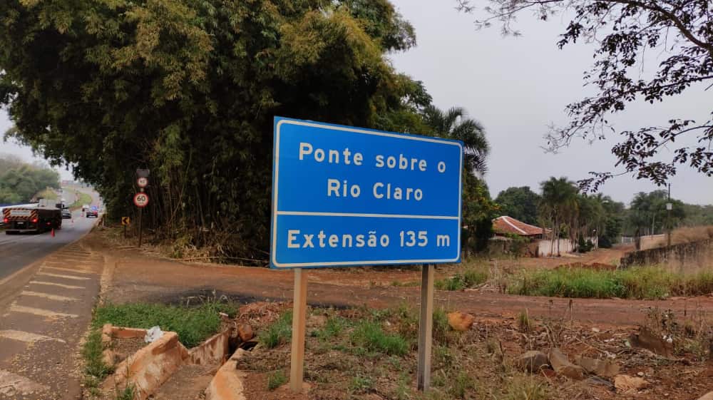 Ponte sobre o Rio Claro