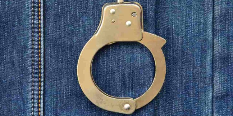 Três policiais são presos em operação contra exploração sexual de menores em Goiás