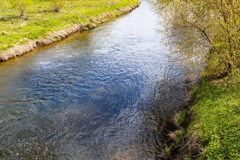 Rio meia ponte