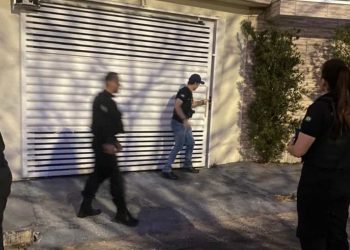 Advogada é presa suspeita de atuar como mensageira de facção criminosa em Goiás