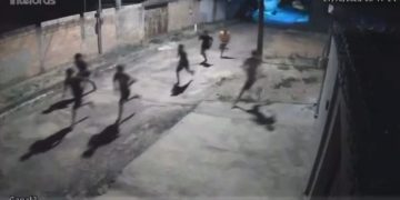 Menino de 11 anos é espancado a pauladas por grupo de mais de 10 jovens em Caldas Novas