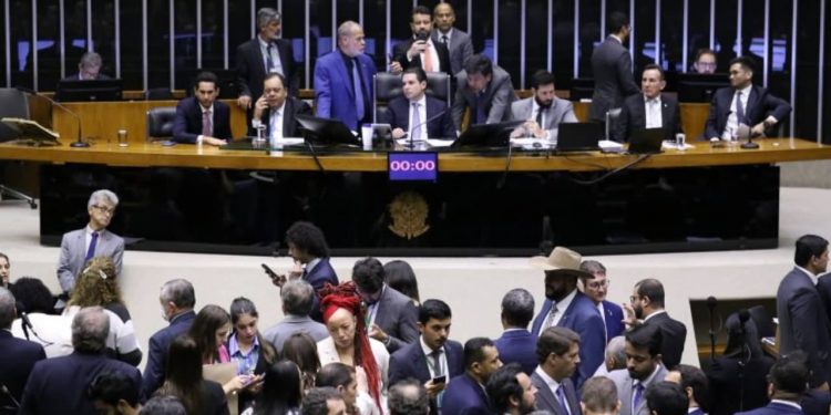 Veja como votaram os deputados de Goiás na MP alternativa ao IOF