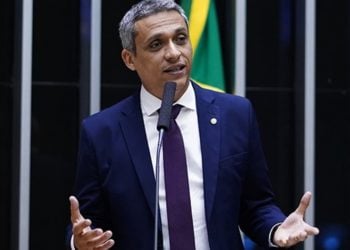 Câmara suspende ação penal contra Gustavo Gayer; veja como votaram os deputados goianos Fonte: Agência Câmara de Notícias