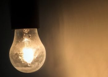 Apagão deixa mais de 529 mil unidades consumidoras sem energia em 49 cidades de Goiás