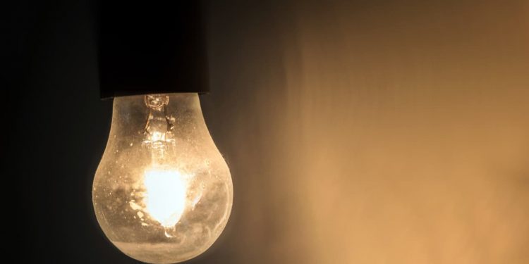 Apagão deixa mais de 529 mil unidades consumidoras sem energia em 49 cidades de Goiás