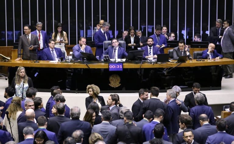 Câmara aprova isenção do Imposto de Renda para quem ganha até R$ 5 mil por mês