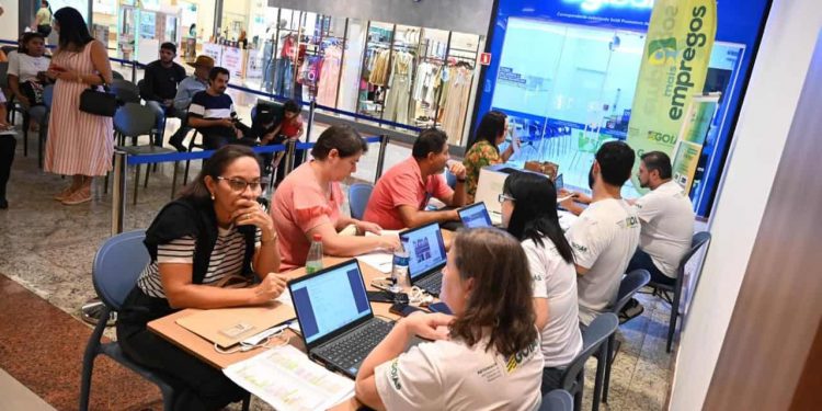 oportunidades são voltadas principalmente para os setores de serviços e industrial,