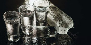 Sobe para três o número de casos suspeitos de intoxicação por metanol, em Goiás