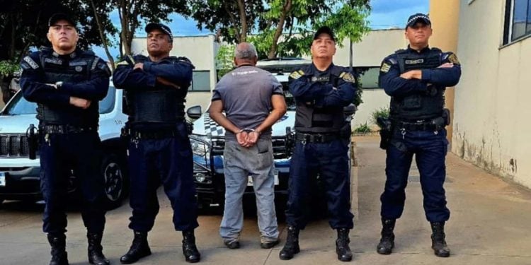 Treinador de escola de futebol é preso suspeito de abuso sexual de alunos, em Aparecida