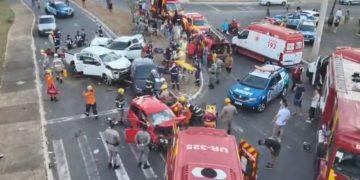 Morre um dos feridos em acidente com 6 veículos no Jardim América; vídeo mostra batida