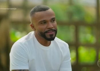 Alexandre Pires emociona ao homenagear Goiatuba no Viver Sertanejo