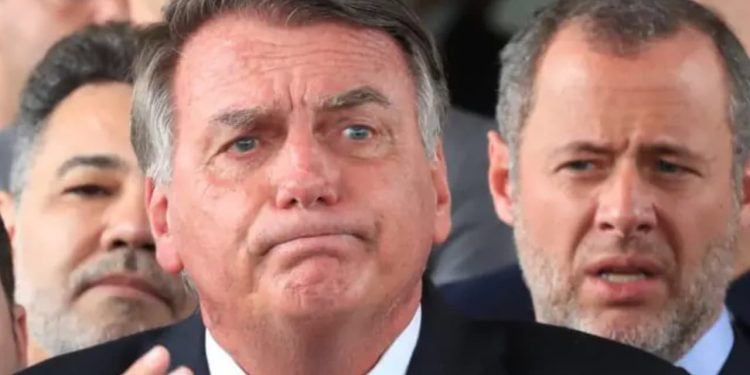 Bolsonaro é preso preventivamente em Brasília por ordem do STF