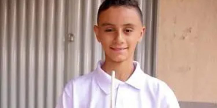 Adolescente morre após brincadeira de “lutinha” com colegas em Goianira