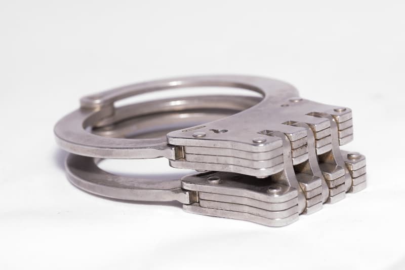 Adolescente vítima de maus-tratos