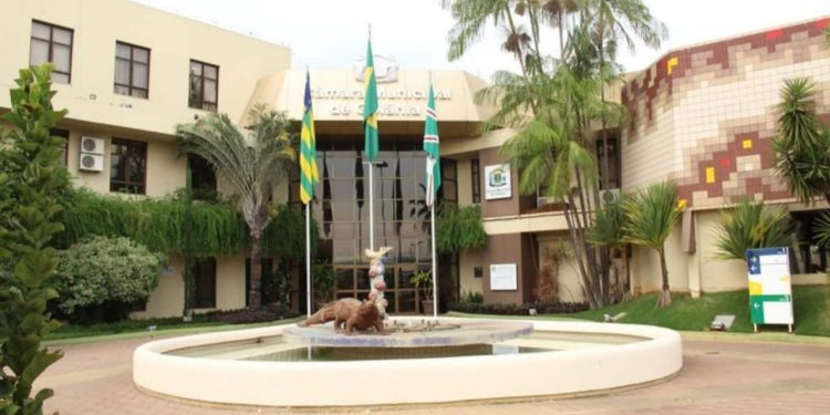 Câmara de Goiânia lança edital de concurso com salários de até R$ 10 mil