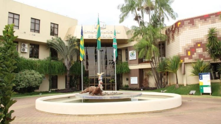 Câmara de Goiânia lança edital de concurso com salários de até R$ 10 mil