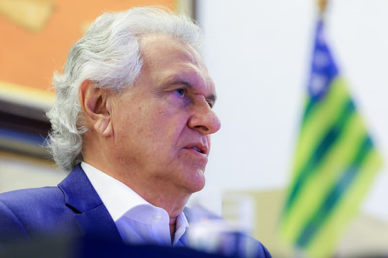 Controle rígido de comunicação de presos