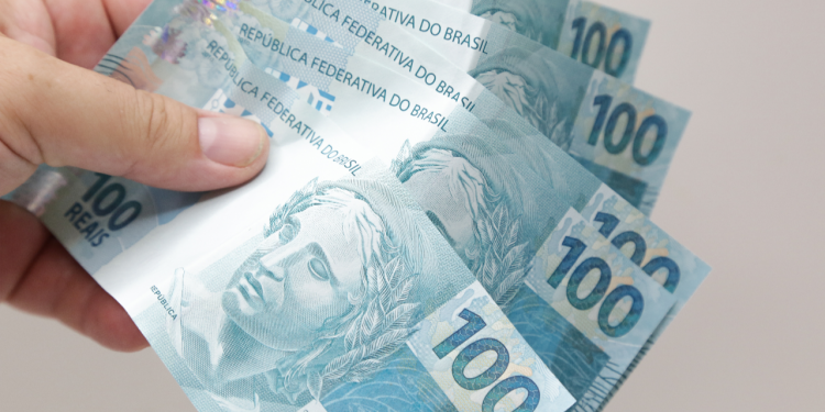 Sancionada lei que amplia isenção do Imposto de Renda para quem ganha até R$ 5 mil