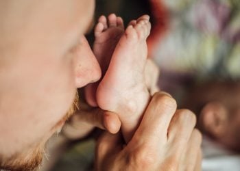 Câmara aprova projeto que amplia licença-paternidade para 20 dias de forma gradual