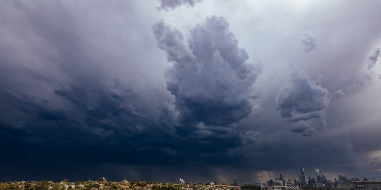 Novo alerta de tempestade e chuva com granizo é lançado para Goiás; veja lista