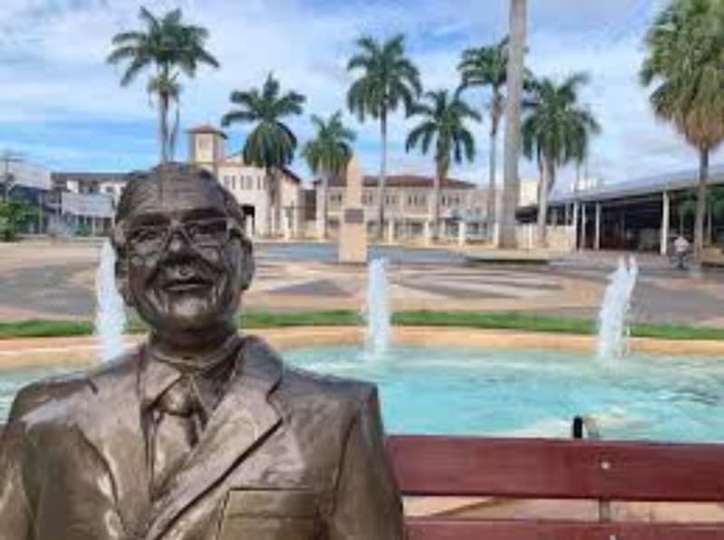 Vandalismo em estatua