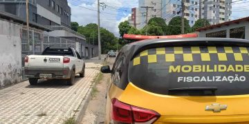 Mais de 3 mil motoristas são autuados por uso irregular de calçadas em Goiânia