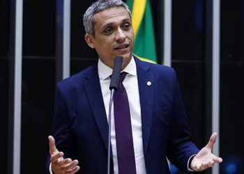 PF indica Gustavo Gayer em investigação sobre uso irregular de cota parlamentar