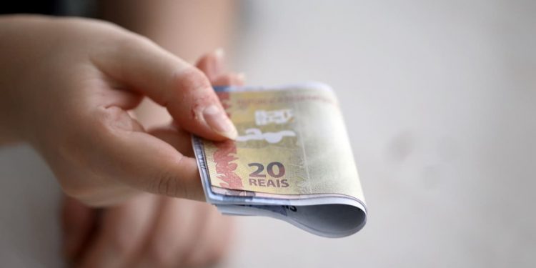 Salário mínimo terá reajuste de 6,79% em 2026 e sobe para R$ 1.621