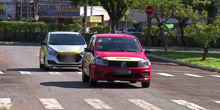 Goiás anuncia curso gratuito de legislação de trânsito e gratuidade no primeiro reteste