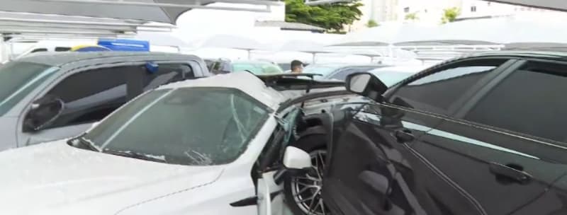 Carro atinge concessionária
