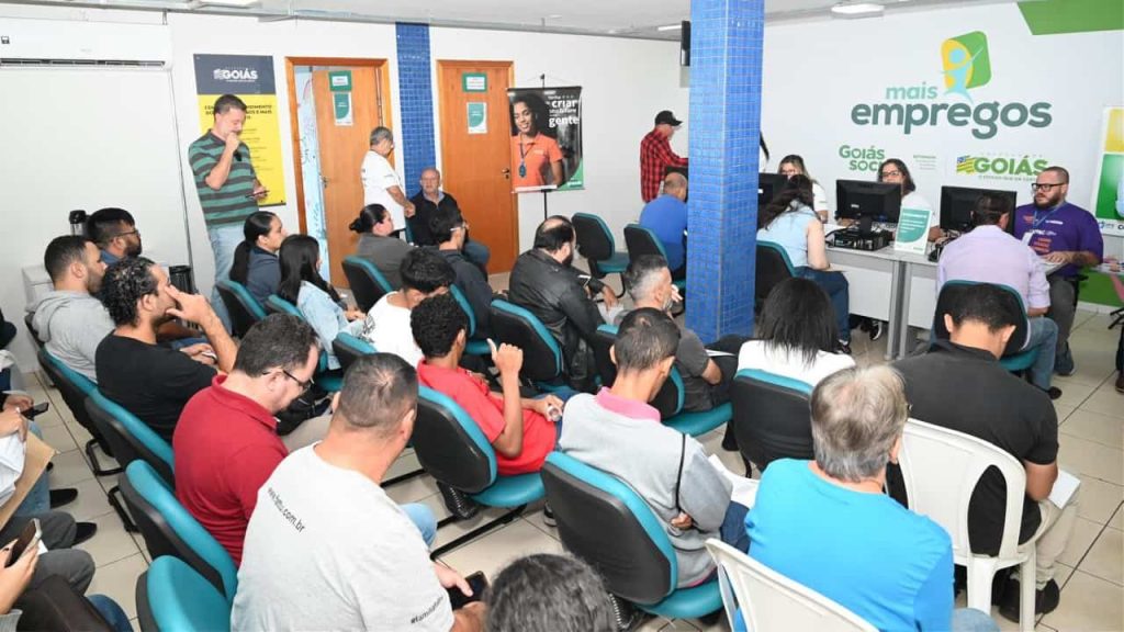 Feirão de Empregos tem mais de 3 mil vagas para público jovem em Goiás