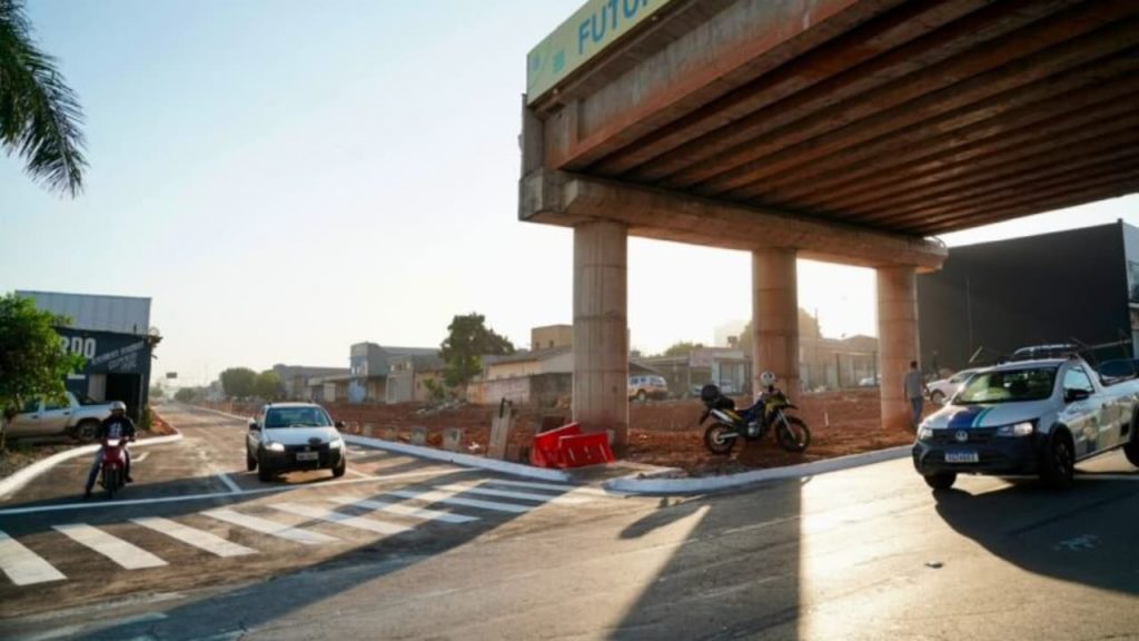 Pista lateral do viaduto da Leste-Oeste é liberada em Goiânia