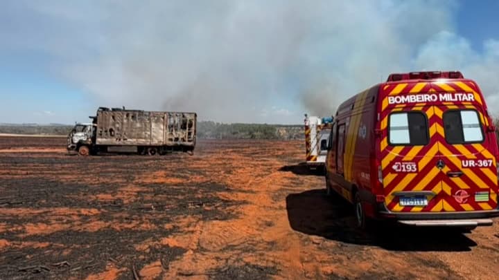 Mecânico morre após incêndio destruir caminhão e máquina agrícola em área rural de Goiás