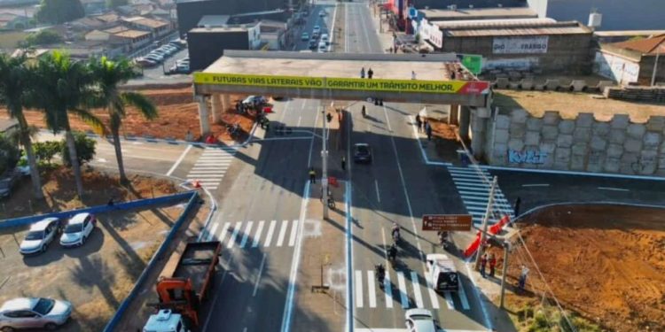 Pista lateral do viaduto da Leste-Oeste é liberada em Goiânia