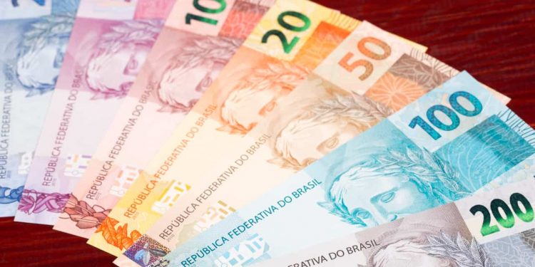 Bolsa Família terá reajuste de 15,04% e benefício mínimo sobe para R$ 691 em outubro