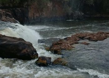 Jovem morre após escorregar e bater a cabeça ao atravessar rio, em Jataí