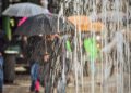 Após calor de mais de 42°C, chuva avança e aumenta risco de temporais em Goiás