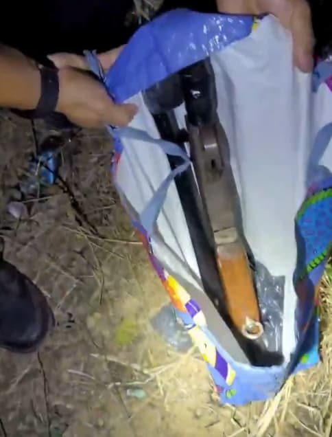 Armas encontradas pelas equipes da Rotam.