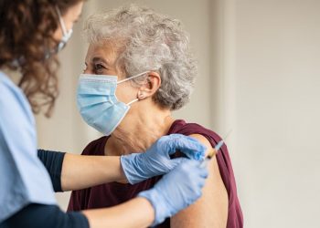 Goiânia amplia vacina contra pneumonia e meningite em idosos com 85 anos ou mais